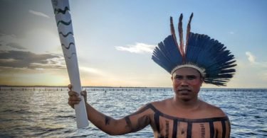 indigena tosah olimpica CRAQUE 375x195 - Ícone brasileiro: Fotógrafo Sebastião Salgado