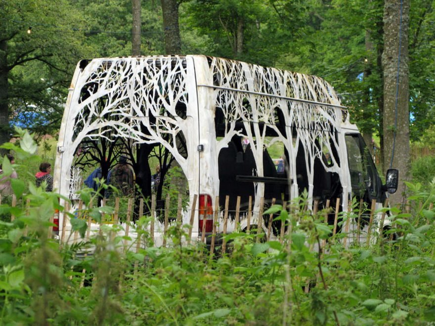 forests cut transit nature delivers dan rawlings 4 - Artista faz recortes em objetos inimagináveis