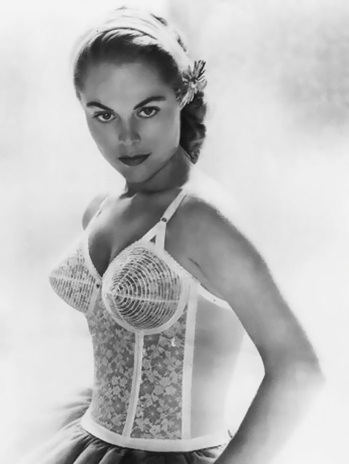 bullet bra fashion vintage sutiã cone moda mulheres anos 1940 1950 4 - Beleza da Mulher nas décadas de 40 e 50 e os sutiãs de bicudos