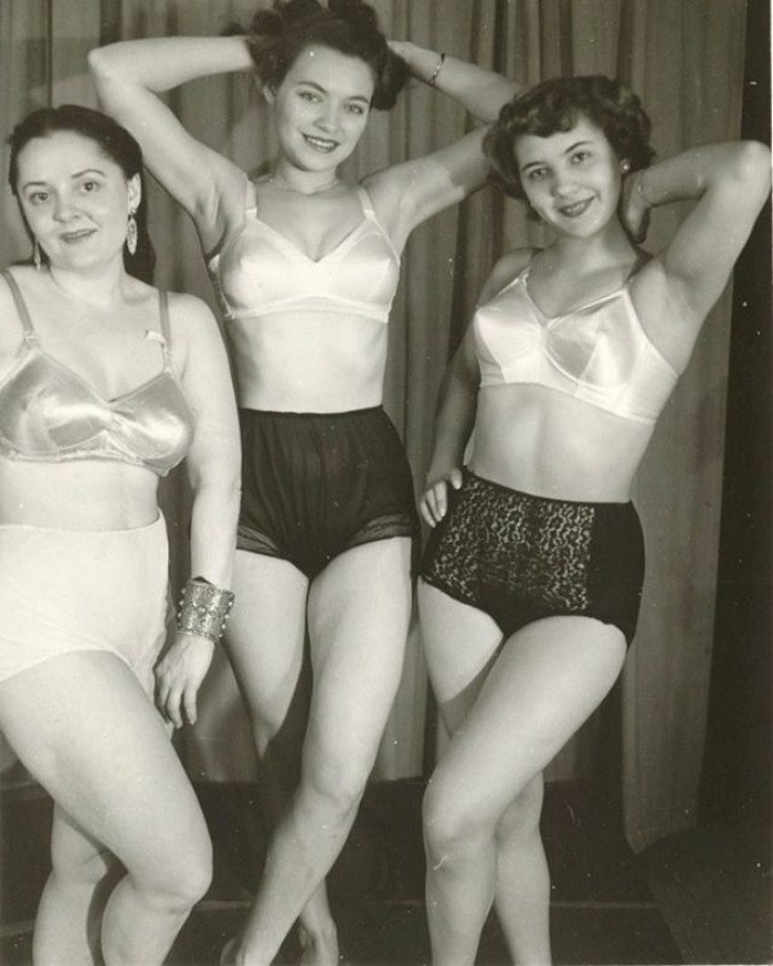 bullet bra fashion vintage sutiã cone moda mulheres anos 1940 1950 53 - Beleza da Mulher nas décadas de 40 e 50 e os sutiãs de bicudos