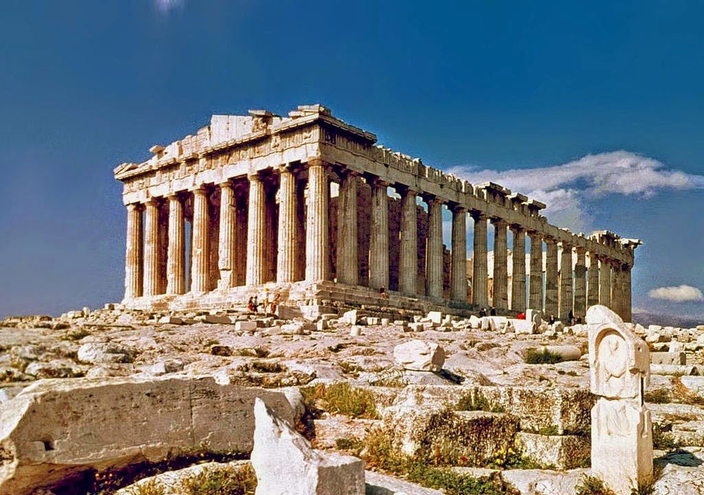 partenon - Artista usa cem mil livros proibidos para construir um Parthenon