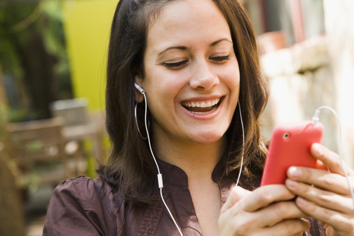 radio no smartphone - 86% da população ouve rádio com frequência