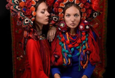 traditional ukrainian flower crowns treti pivni 3 380x260 - Mulheres e as coroas florais tradicionais de seu país