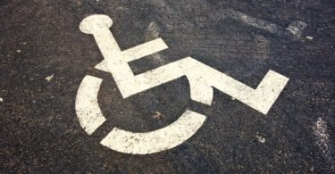cadeira de rodas acessibilidade wheelchair 375x195 - 40 fotos apaixonantes e interessantes sobre o Amor