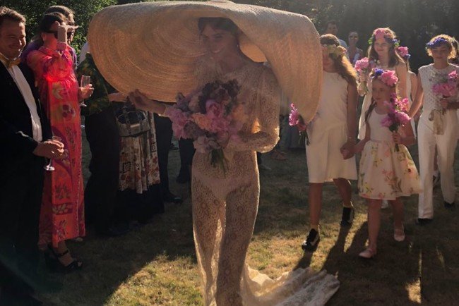 noiva vestido transparente foto - Noiva com vestido transparente no casamento causa nas Redes Sociais