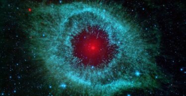 olho de deus nebulosa de helix 375x195 - Sem Querer! Homem descobre fotos da explosão do Challenger no sótão dos avós