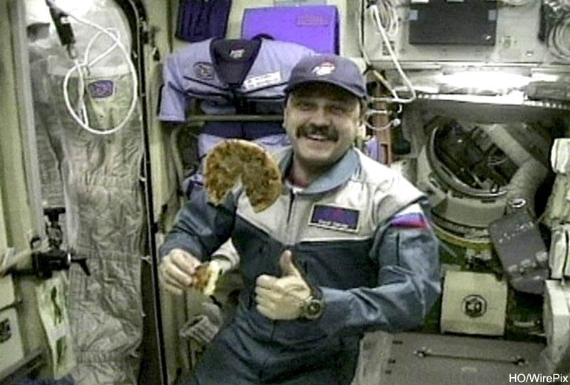 pizza hut delivery primeira entrega comida no espaco 13 - Delivery espacial - A primeira entrega fora do Planeta Terra