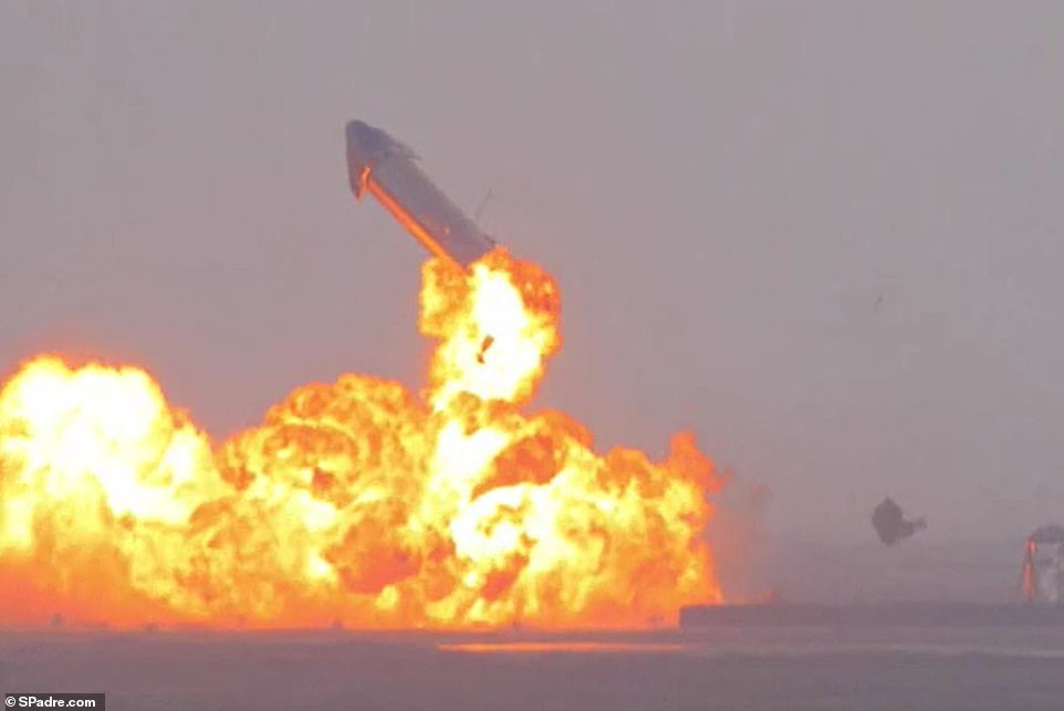 explosaostarships10 - Teste da Nave SpaceX tem explosão mas lançamento e descida bem sucedido