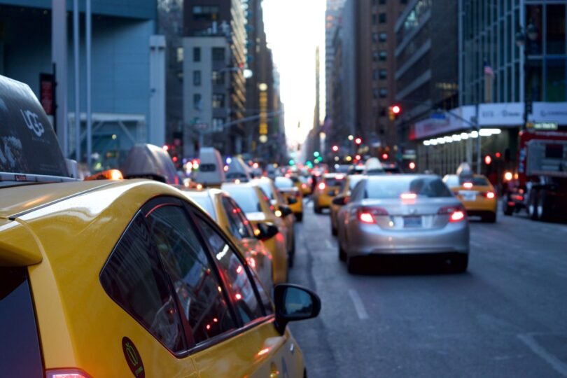 taxis 1209542 1920 810x540 - Quantos carros existem em sua cidade?